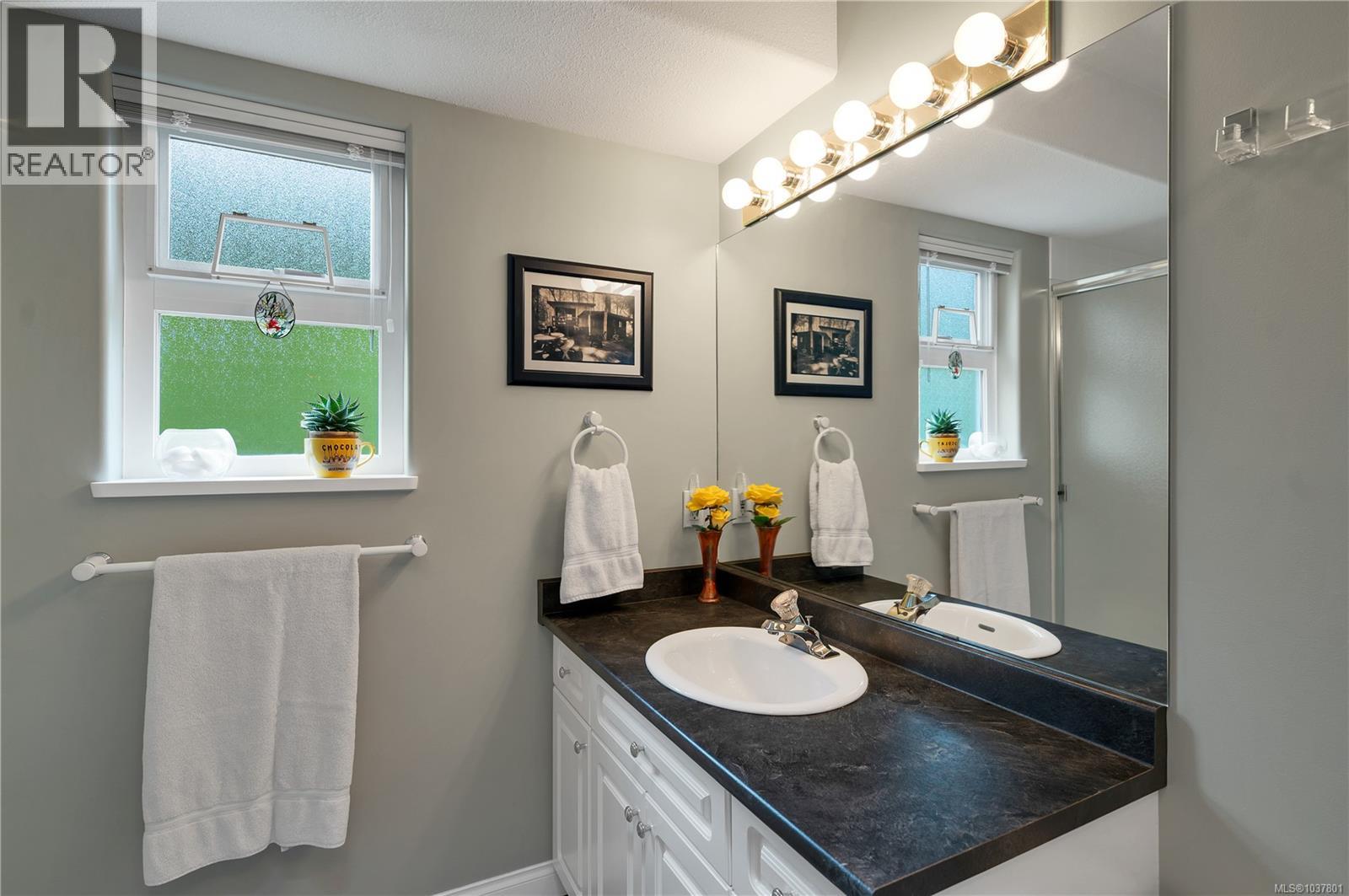 658 Windsor Pl, Campbell River, British Columbia  V9W 7Y6 - Photo 19 - 1037801