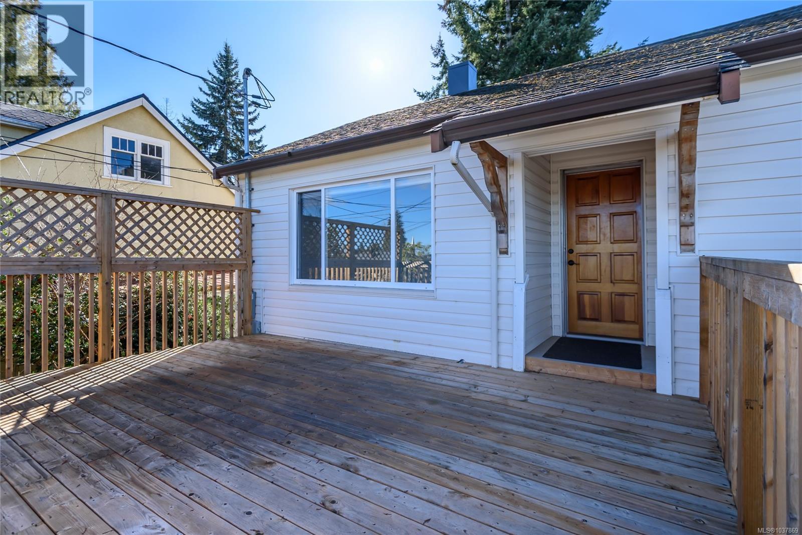 649 Mcphee Ave, Courtenay, British Columbia V9N 2Z7 - Photo 2 - 1037869