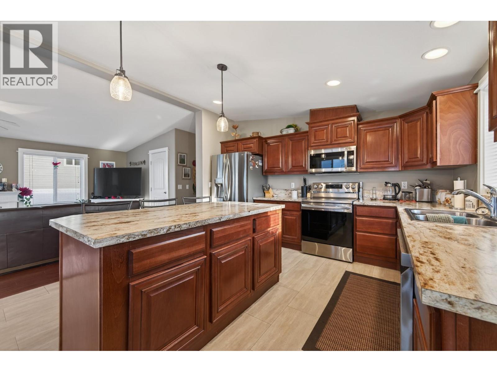 768 Shuswap  E Road Unit# 14, Kamloops, British Columbia  V2H 0A4 - Photo 9 - 10388446