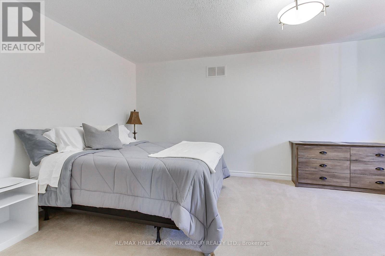 953 Damascus Court, Newmarket, Ontario  L3X 1L2 - Photo 25 - N13164038