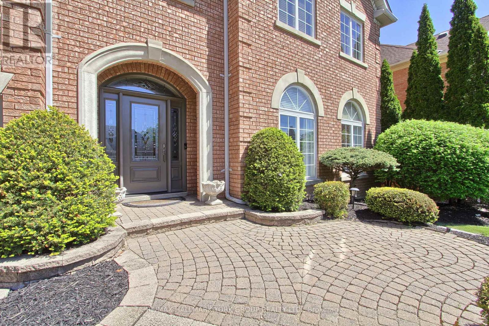 953 Damascus Court, Newmarket, Ontario  L3X 1L2 - Photo 3 - N13164038