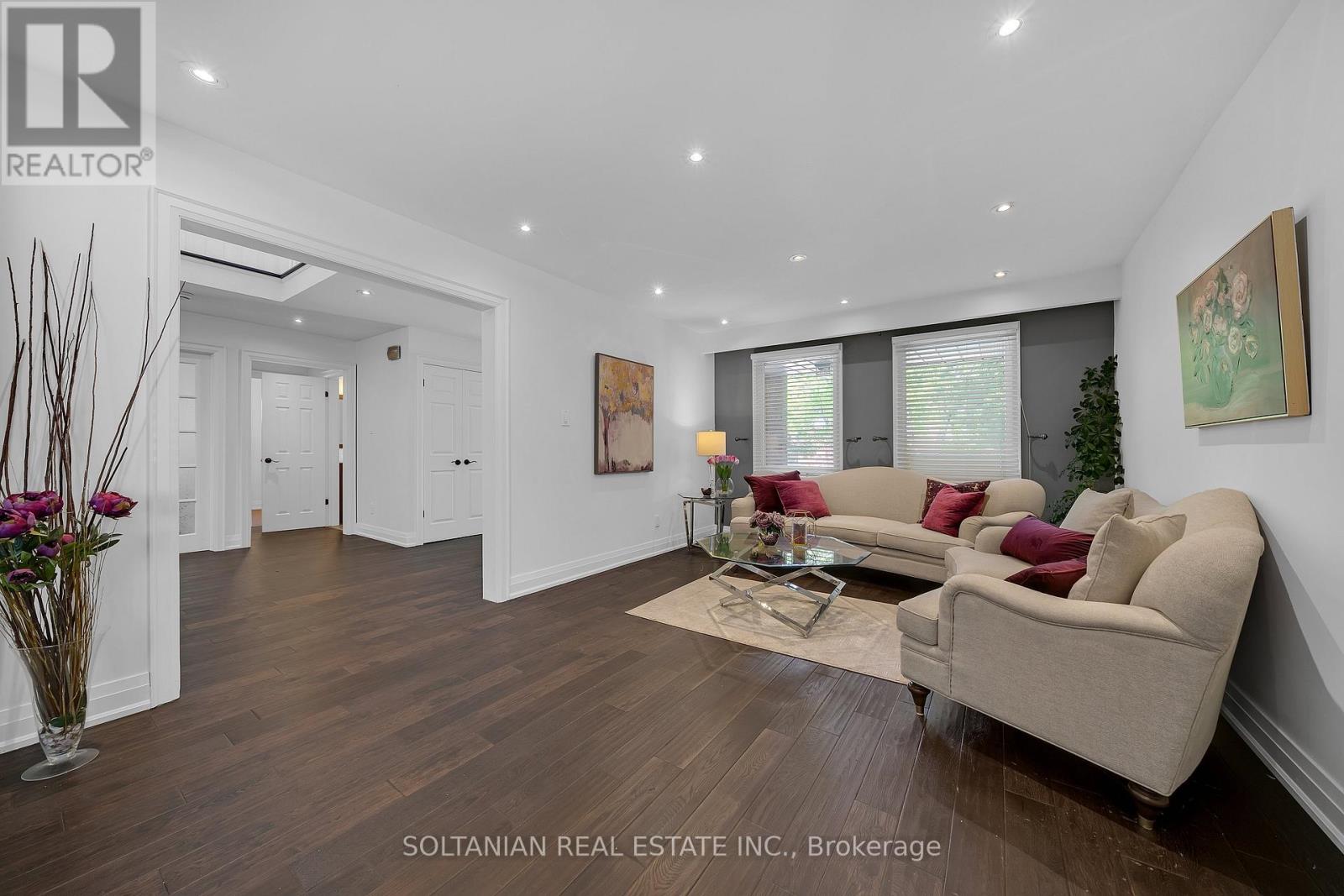 12 Dorian Place, Vaughan, Ontario  L4J 2M3 - Photo 3 - N13164086