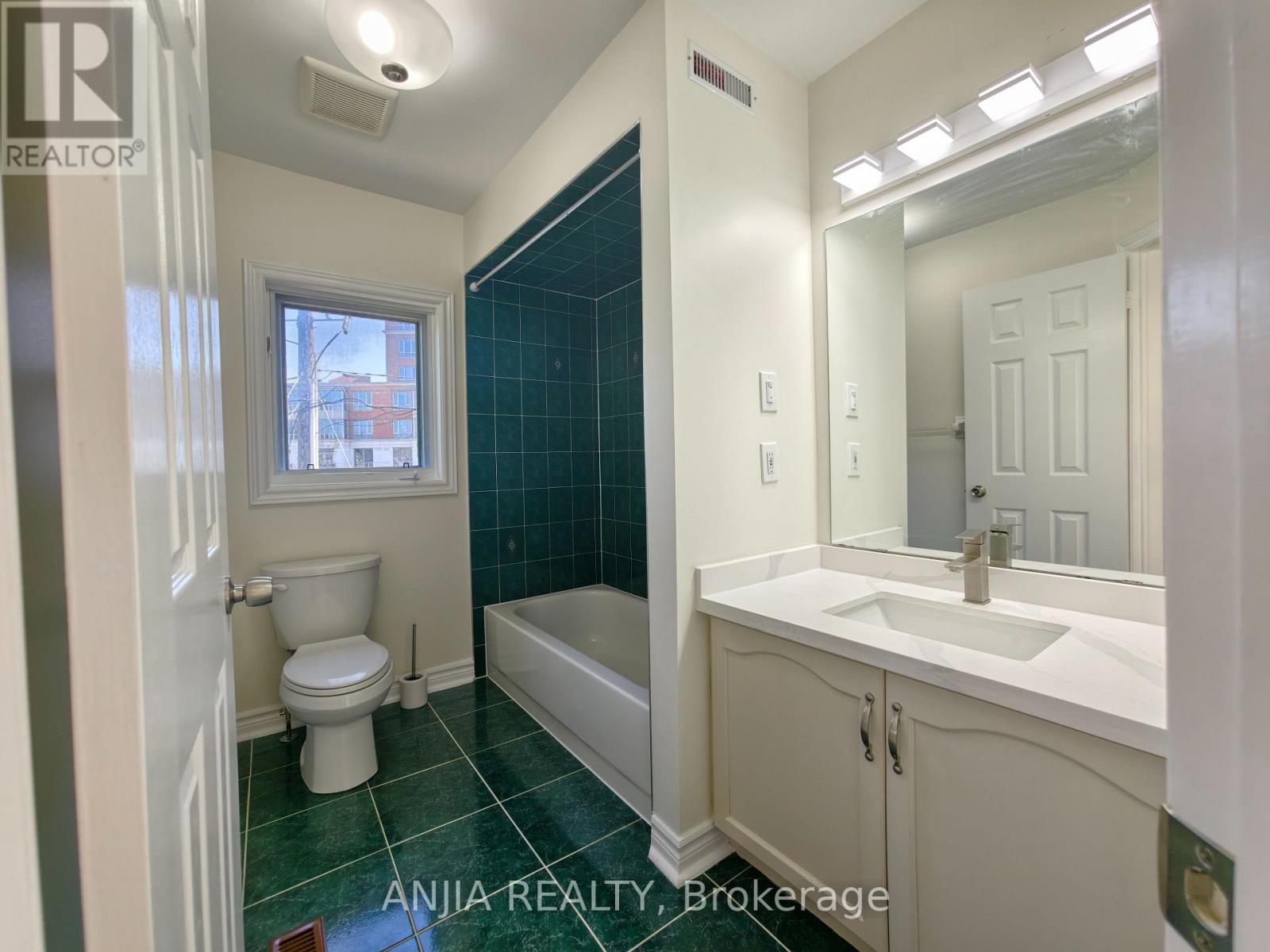 76 Fresno Court, Markham, Ontario  L3R 0T7 - Photo 10 - N13164102