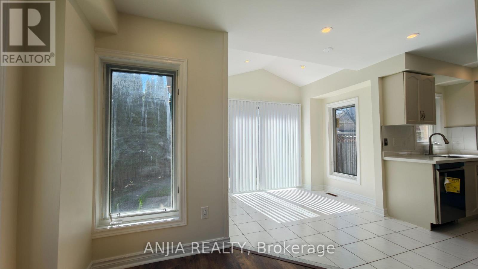 76 Fresno Court, Markham, Ontario  L3R 0T7 - Photo 4 - N13164102