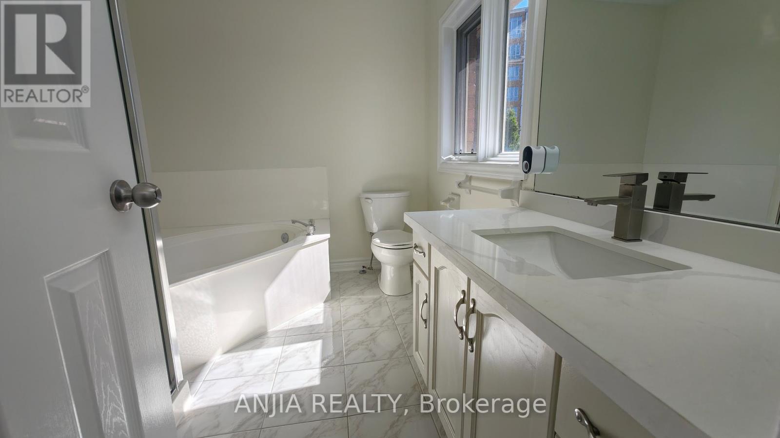 76 Fresno Court, Markham, Ontario  L3R 0T7 - Photo 9 - N13164102