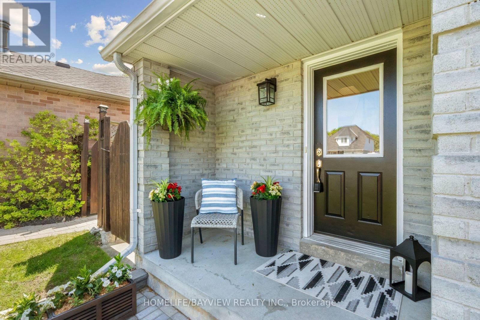 29 Oakridge Court, East Gwillimbury, Ontario  L9N 1M5 - Photo 3 - N13164156
