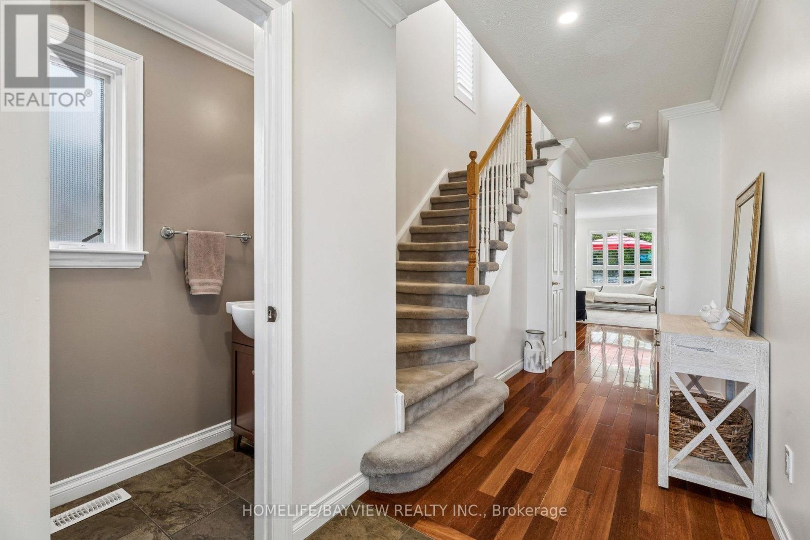 29 Oakridge Court, East Gwillimbury, Ontario  L9N 1M5 - Photo 6 - N13164156