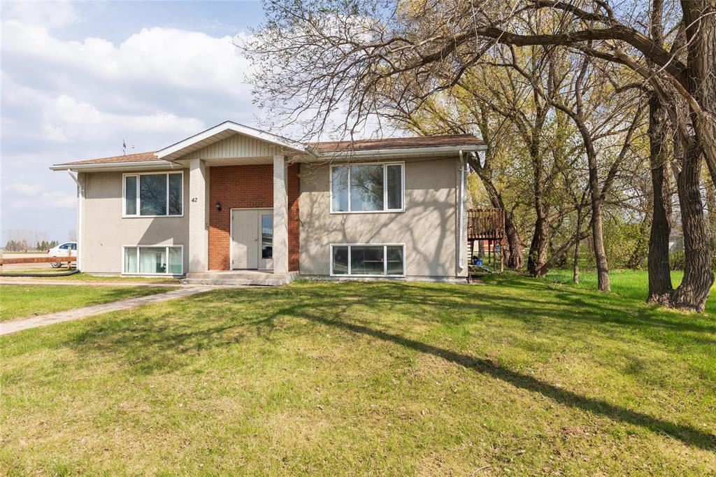 42 Arena Road, Ste Anne, Manitoba  R5H 1J2 - Photo 2 - 202611459