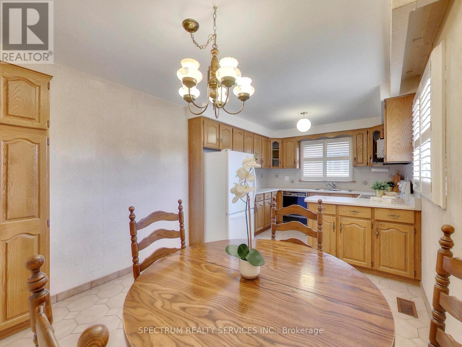 56 Blacksmith Crescent, Toronto, Ontario  M3N 1V4 - Photo 13 - W13164072