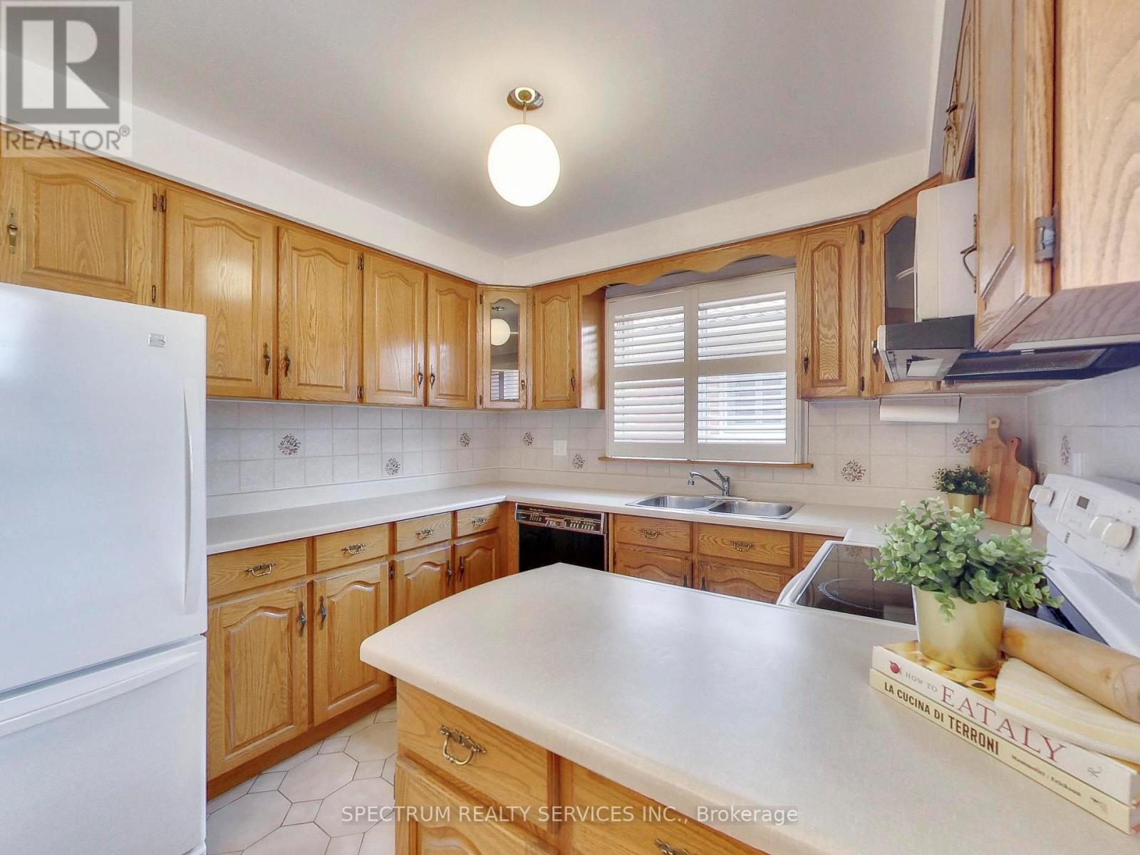 56 Blacksmith Crescent, Toronto, Ontario  M3N 1V4 - Photo 15 - W13164072