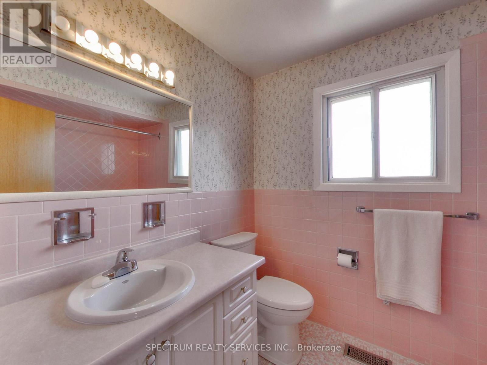 56 Blacksmith Crescent, Toronto, Ontario  M3N 1V4 - Photo 22 - W13164072