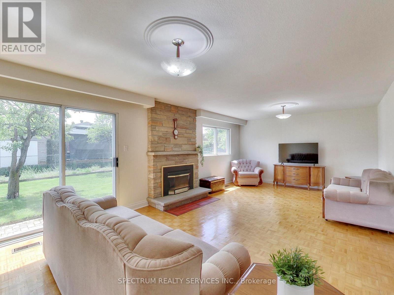 56 Blacksmith Crescent, Toronto, Ontario  M3N 1V4 - Photo 23 - W13164072