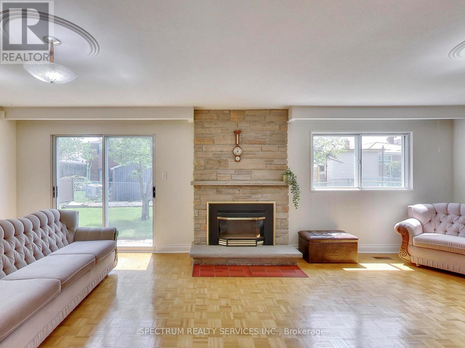 56 Blacksmith Crescent, Toronto, Ontario  M3N 1V4 - Photo 25 - W13164072
