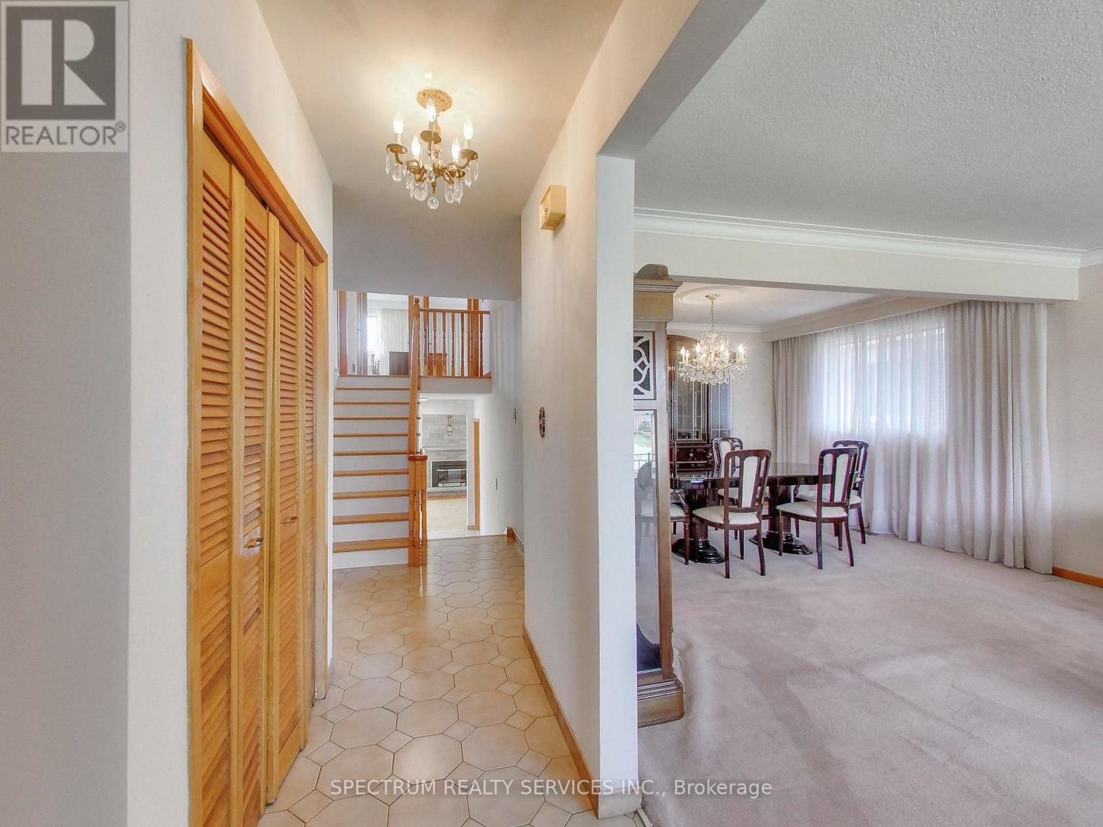 56 Blacksmith Crescent, Toronto, Ontario  M3N 1V4 - Photo 6 - W13164072