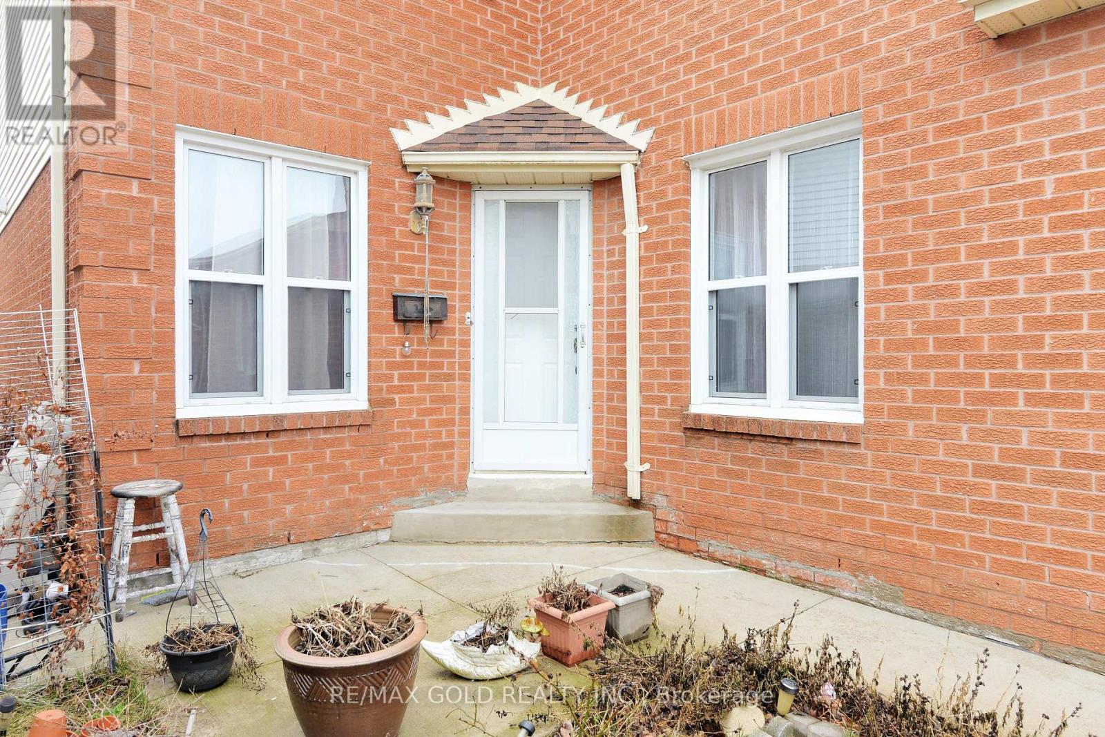 9 Ravenswood Drive, Brampton, Ontario  L6Y 3Y5 - Photo 3 - W13164120