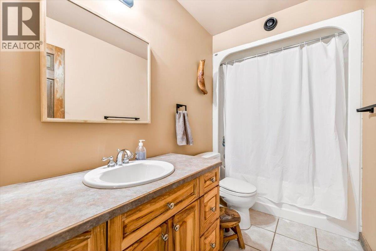 1322 11th Avenue, Fernie, British Columbia V0B 1M0 - Photo 43 - 10386058