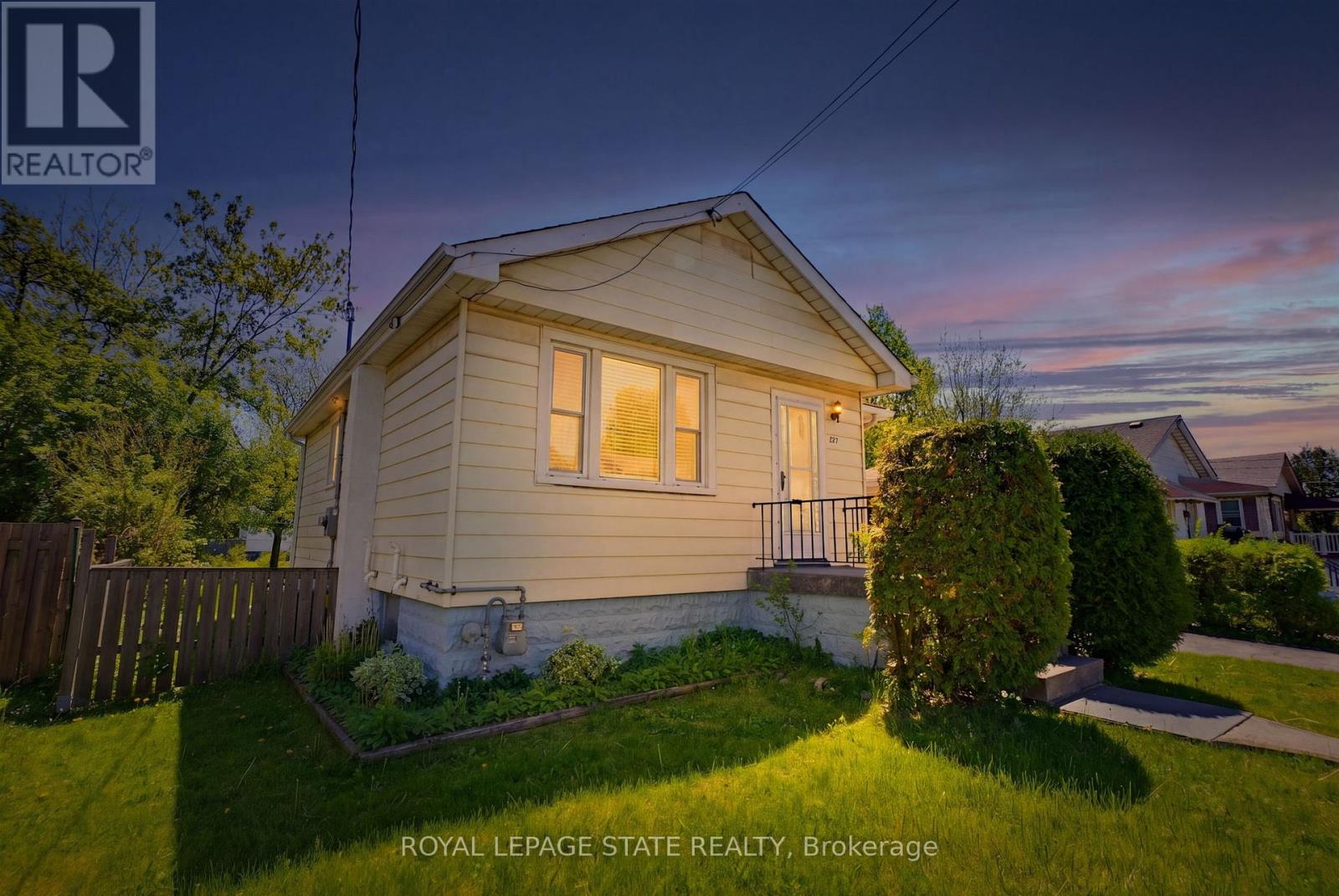 257 West 2nd Street, Hamilton, Ontario  L9C 3G6 - Photo 2 - X13164104