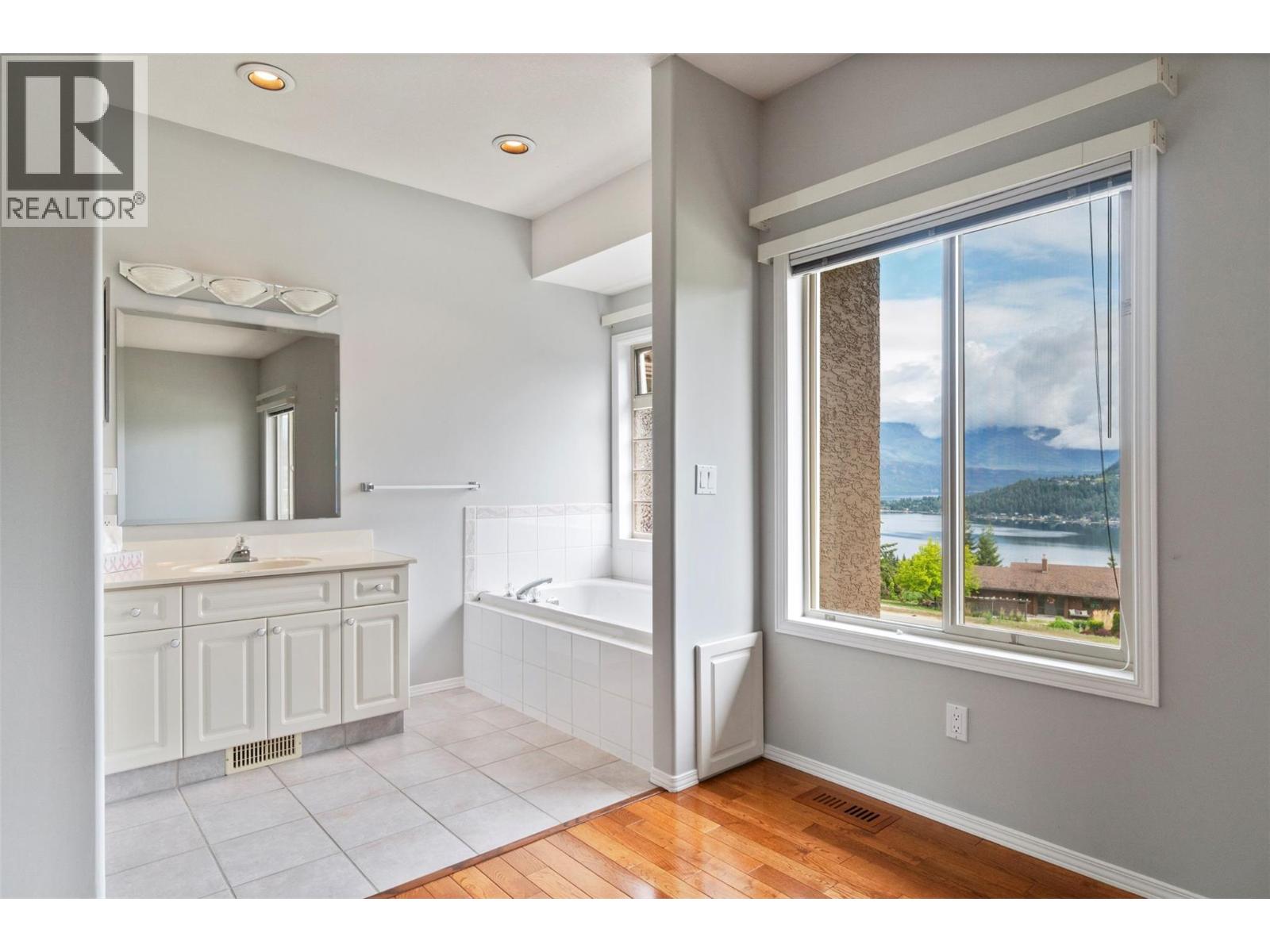 2550 Golf Course Drive Unit# 24, Blind Bay, British Columbia V0E 1H1 - Photo 30 - 10387926