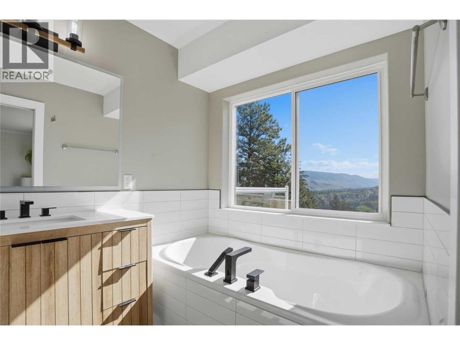 4724 Uplands Drive, Kamloops, British Columbia  V2C 6S9 - Photo 5 - 10386992