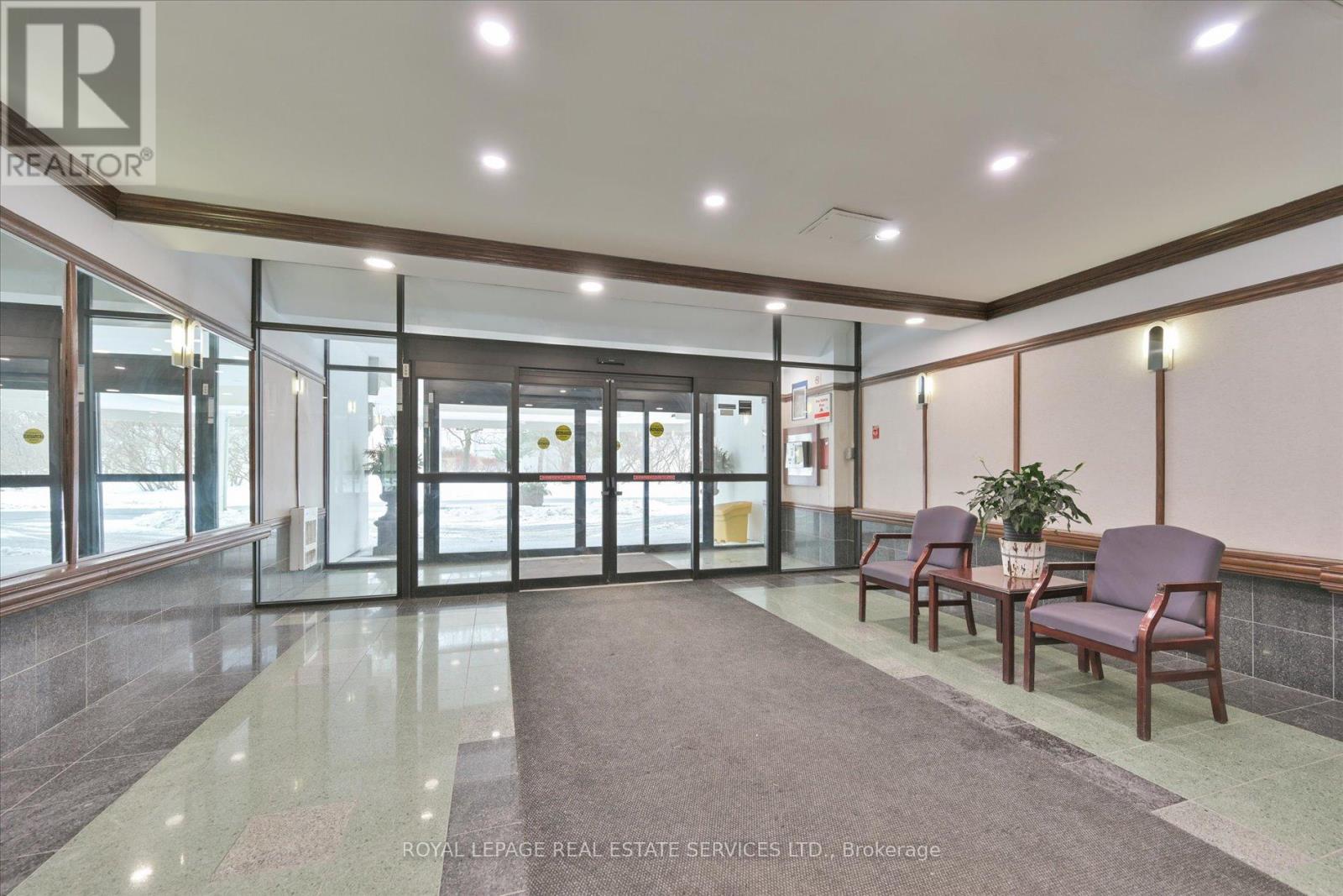 801 - 355 Rathburn Road E, Mississauga, Ontario  L4Z 1H4 - Photo 4 - W12867150