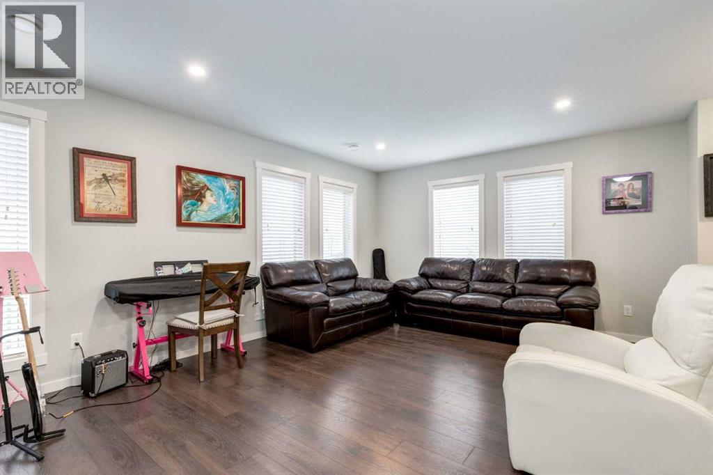 19484 37 Street SE, Calgary, Alberta  T3M 2W9 - Photo 6 - A2292109