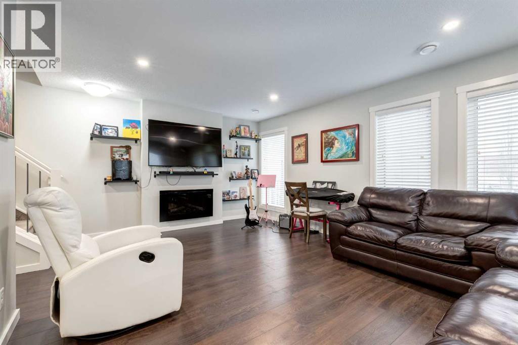 19484 37 Street SE, Calgary, Alberta  T3M 2W9 - Photo 4 - A2292109
