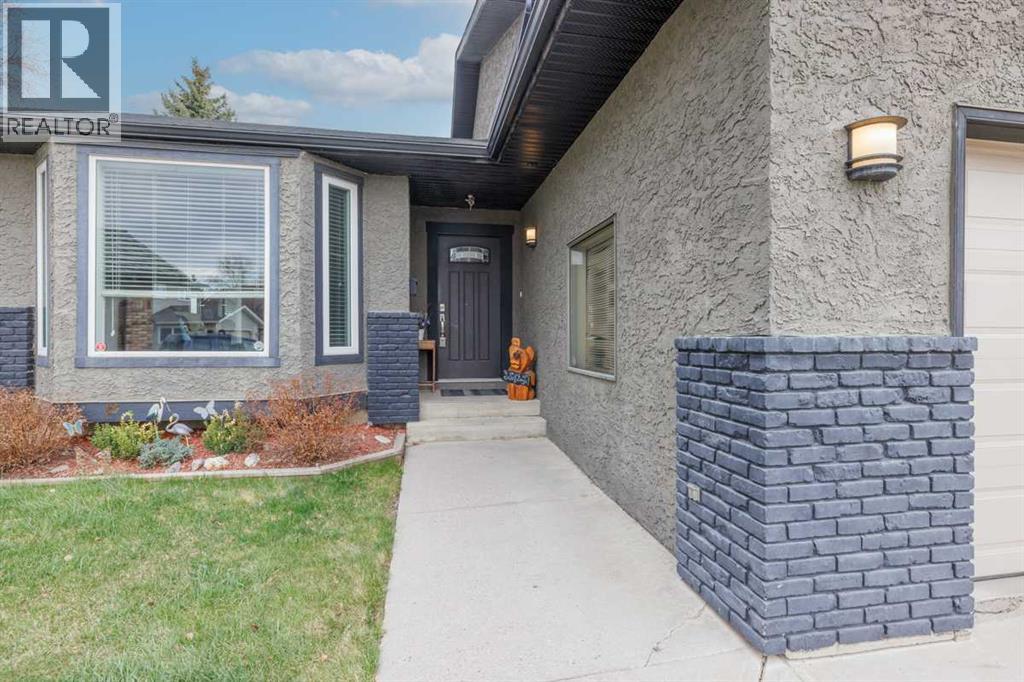 228 Wood Valley Bay SW, Calgary, Alberta  T2W 5Y4 - Photo 4 - A2309086
