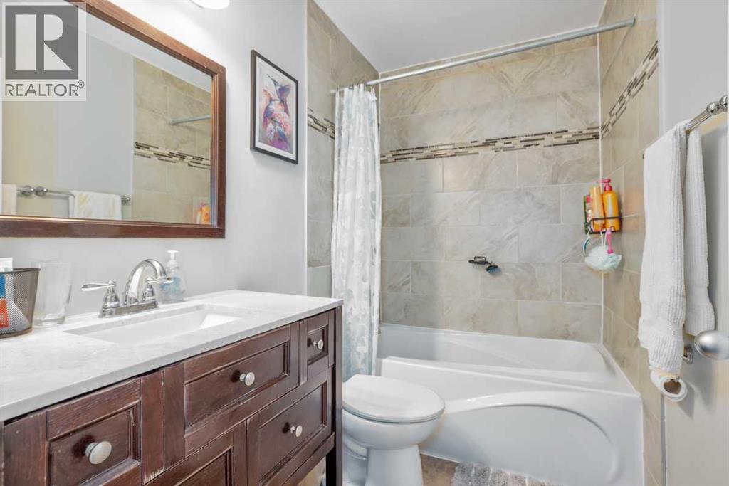 228 Wood Valley Bay SW, Calgary, Alberta  T2W 5Y4 - Photo 29 - A2309086