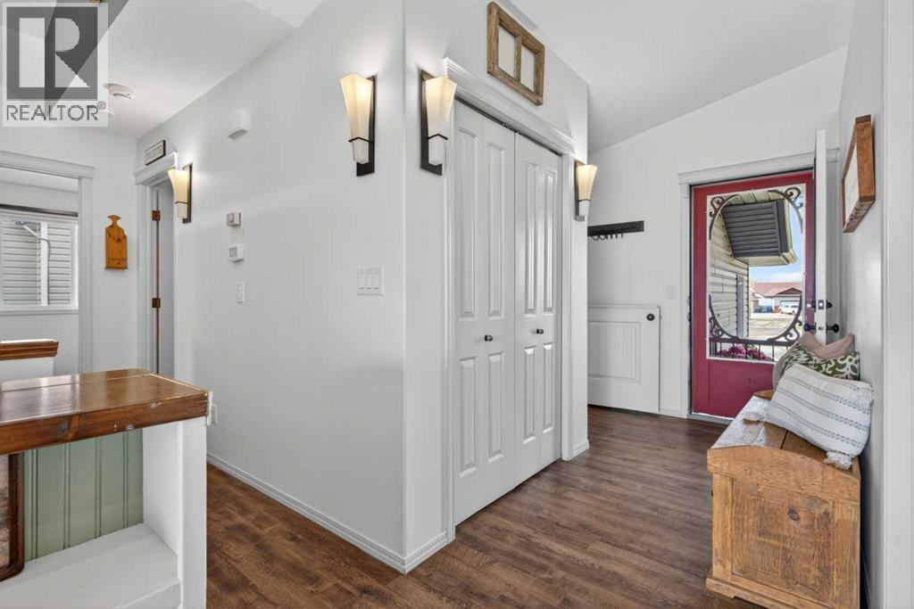 283 Willow Ridge Manor, Diamond Valley, Alberta  T0L 0H0 - Photo 6 - A2313366