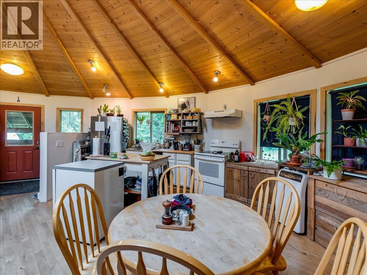 216 Porcupine Creek Road, Ymir, British Columbia  V0G 2K0 - Photo 36 - 10388117