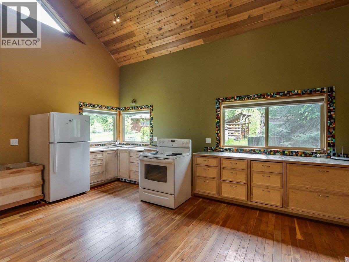 216 Porcupine Creek Road, Ymir, British Columbia  V0G 2K0 - Photo 42 - 10388117