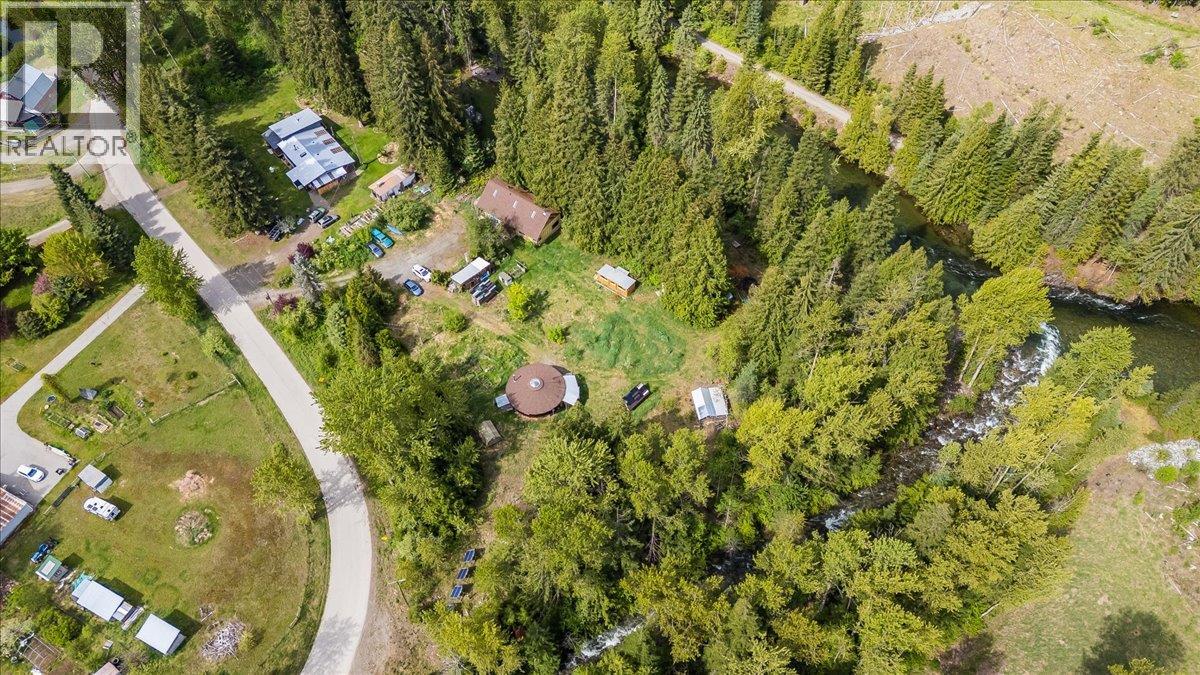 216 Porcupine Creek Road, Ymir, British Columbia  V0G 2K0 - Photo 2 - 10388117