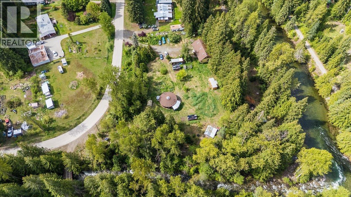 216 Porcupine Creek Road, Ymir, British Columbia  V0G 2K0 - Photo 3 - 10388117