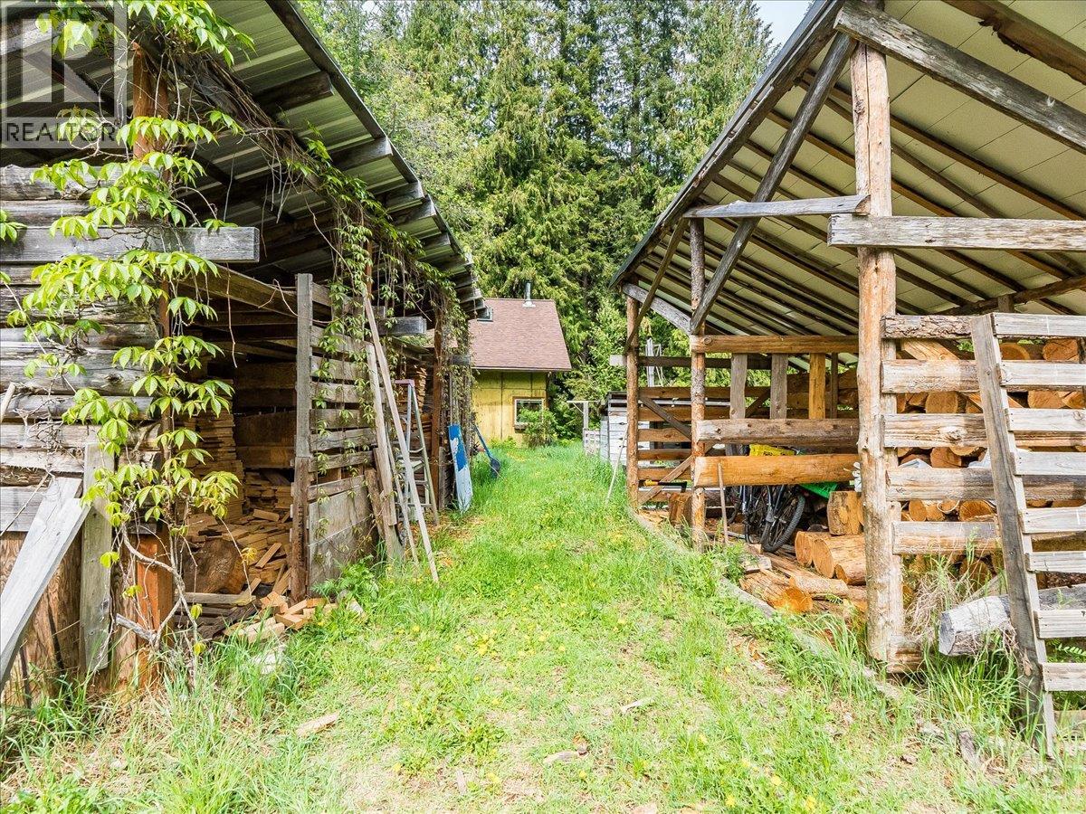 216 Porcupine Creek Road, Ymir, British Columbia  V0G 2K0 - Photo 8 - 10388117