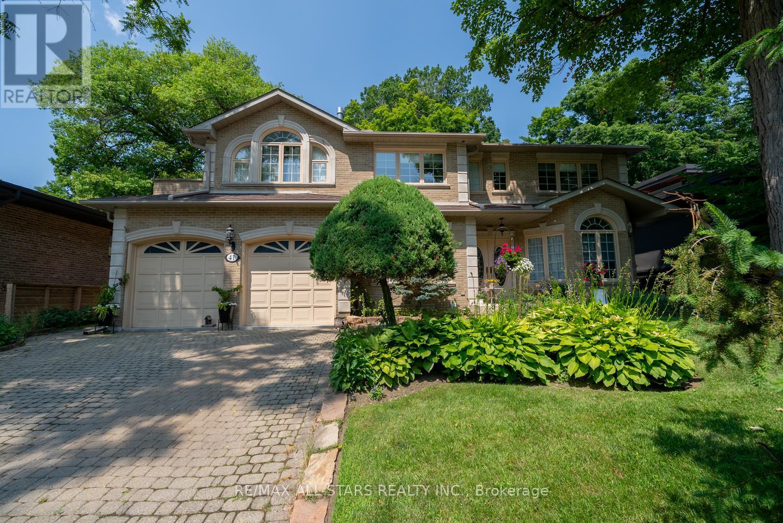 41 DEEPWOOD CRESCENT, Toronto, Ontario