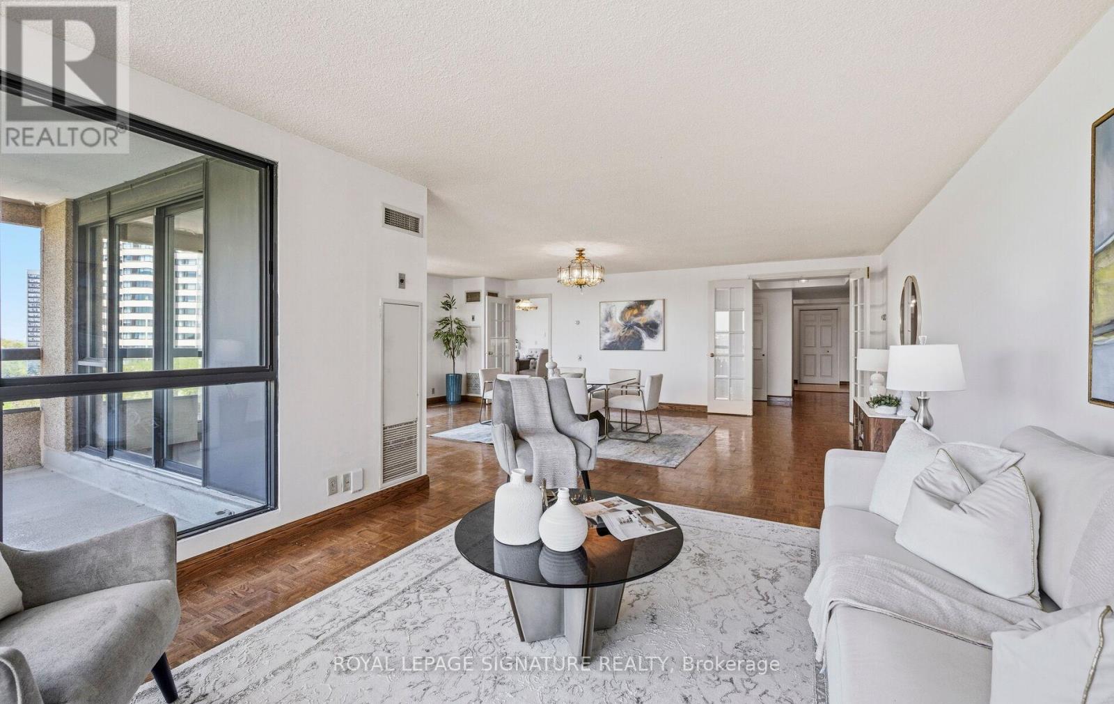 805 - 3 CONCORDE PLACE, Toronto, Ontario