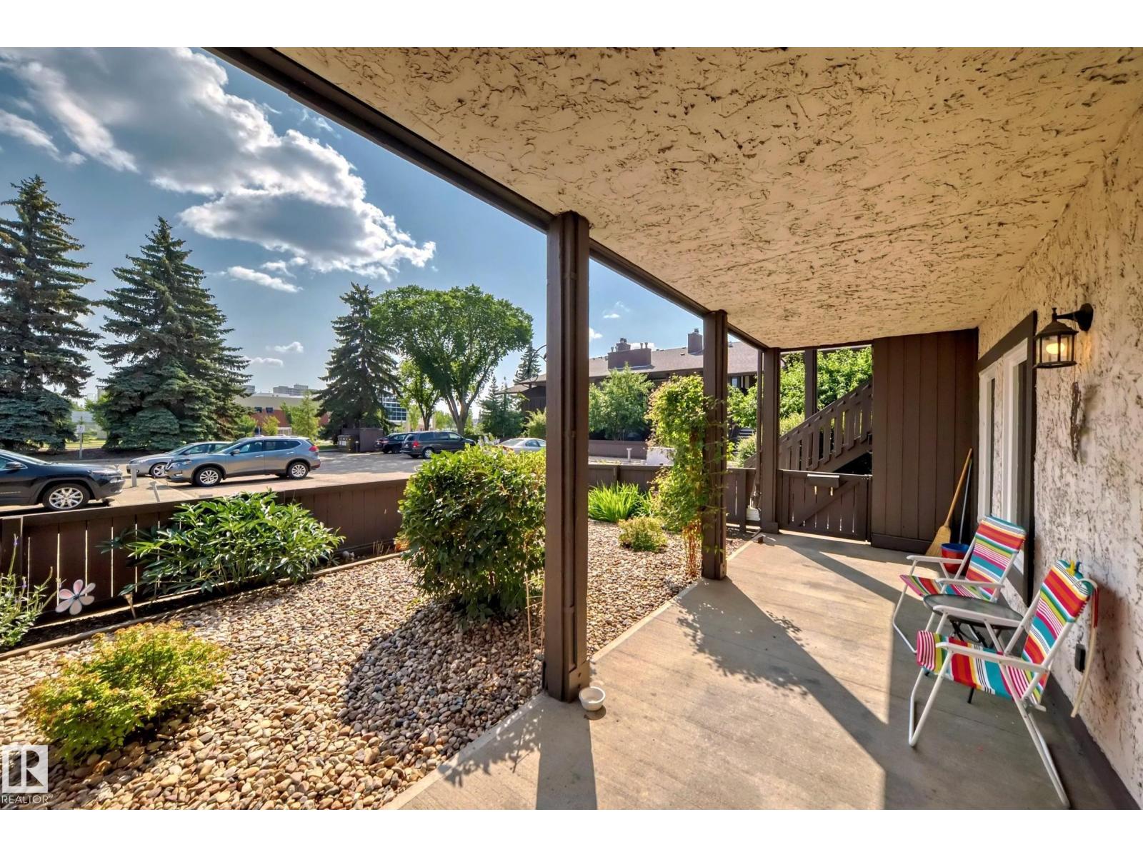 106 Surrey Gardens Gd Nw, Edmonton, Alberta  T5T 1Z3 - Photo 4 - E4489486