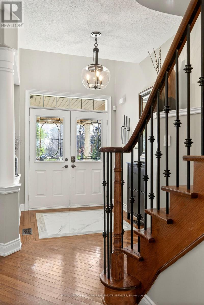 283 Turning Leaf Road, Oakville, Ontario  L6L 6V5 - Photo 4 - W13042262