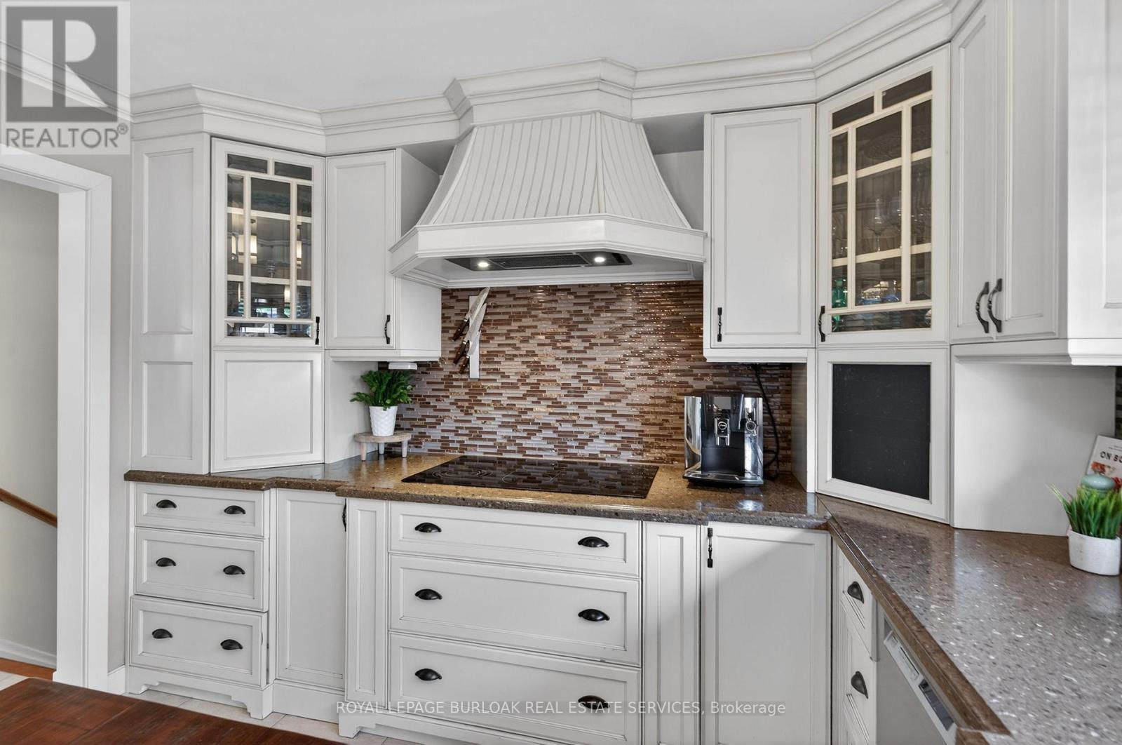 27 Shortland Crescent, Toronto, Ontario  M9R 2T2 - Photo 12 - W13161898