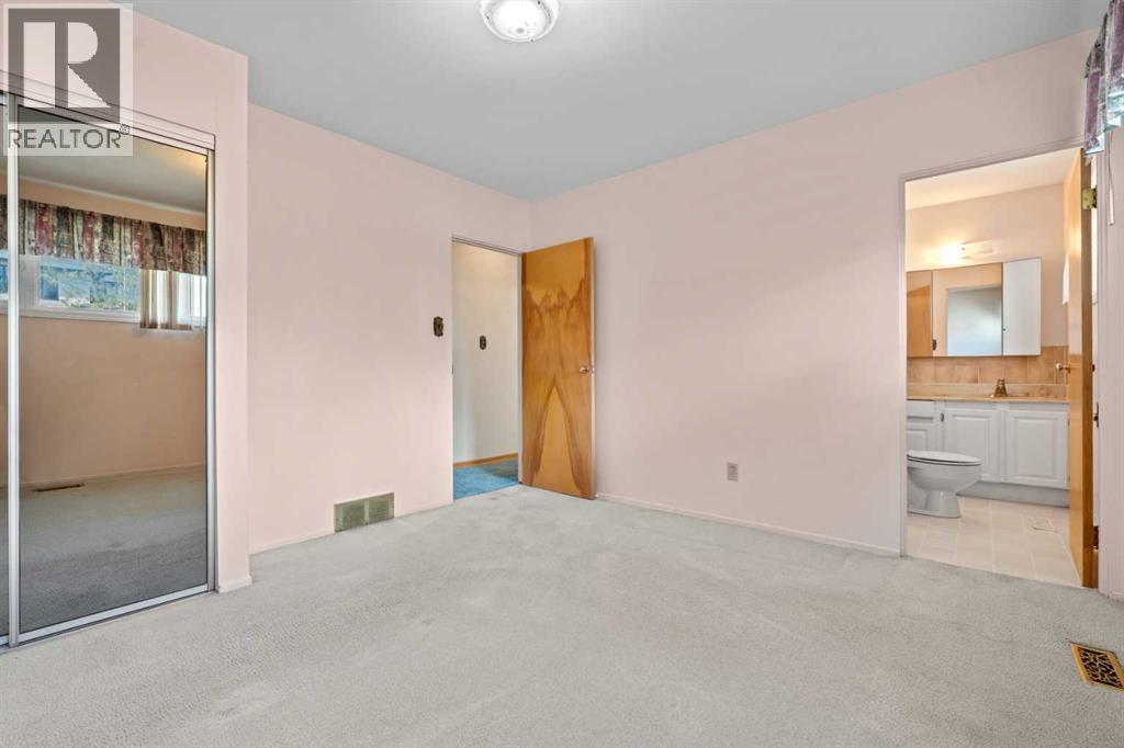 5220 Grove Hill Road SW, Calgary, Alberta  T3E 4G6 - Photo 20 - A2307839