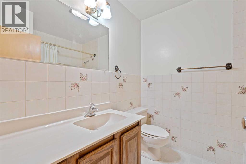5220 Grove Hill Road SW, Calgary, Alberta  T3E 4G6 - Photo 17 - A2307839