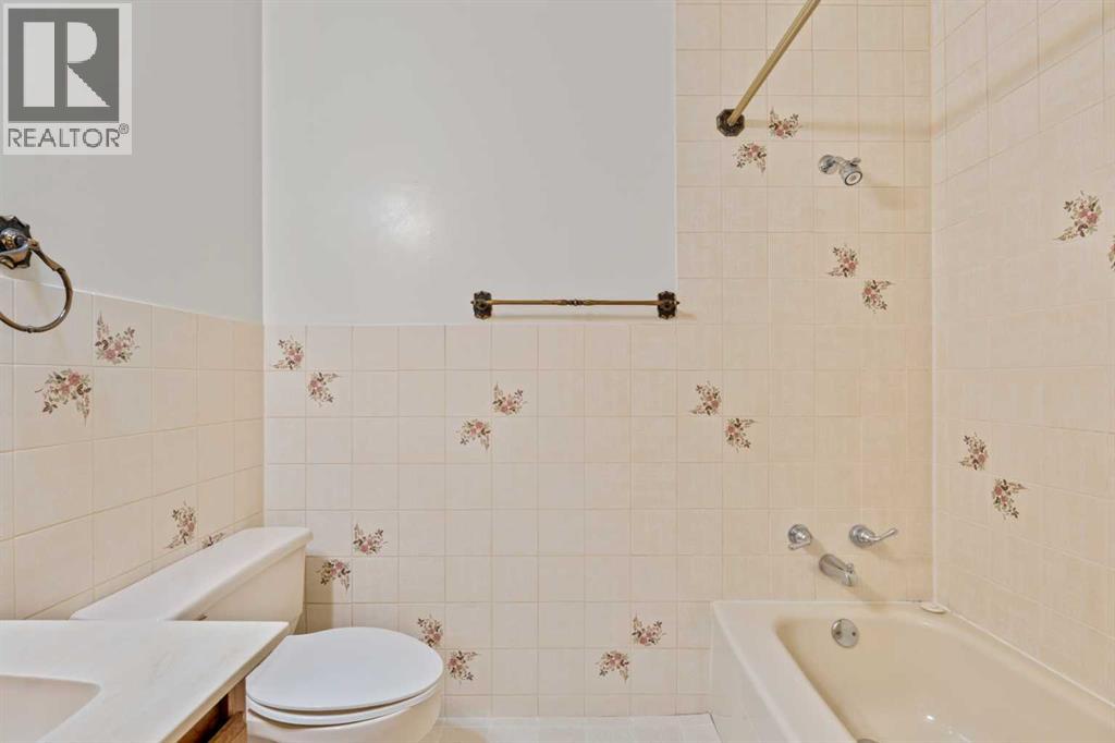 5220 Grove Hill Road SW, Calgary, Alberta  T3E 4G6 - Photo 18 - A2307839