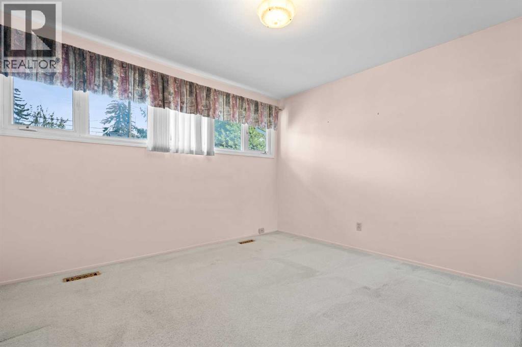 5220 Grove Hill Road SW, Calgary, Alberta  T3E 4G6 - Photo 19 - A2307839