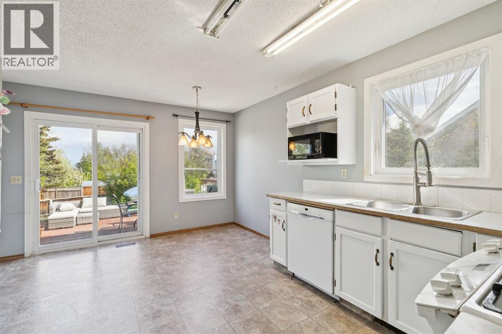 34 Shawfield Place SW, Calgary, Alberta  T2Y 1Y7 - Photo 9 - A2312417