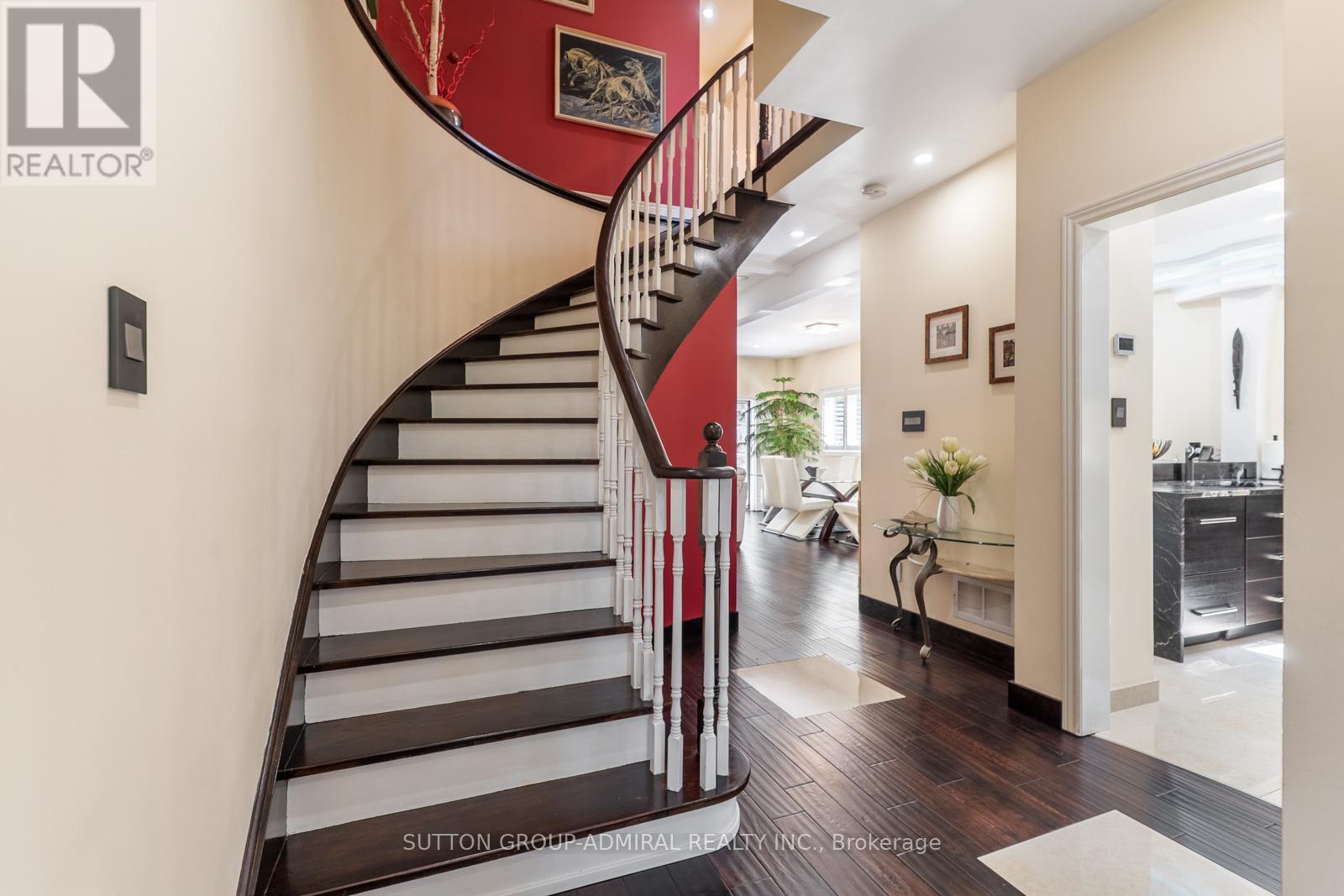 626 College Manor Drive, Newmarket, Ontario  L3Y 8M7 - Photo 4 - N13161848