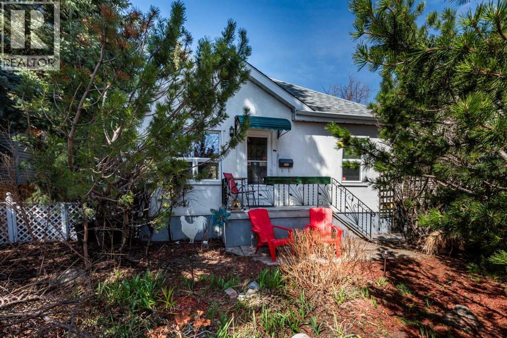 2318 Bowness Road NW, Calgary, Alberta