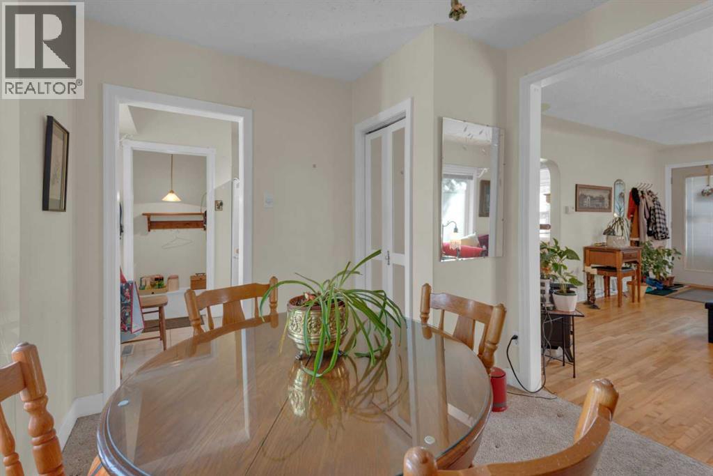 2318 Bowness Road NW, Calgary, Alberta  T2N 3L5 - Photo 10 - A2307109