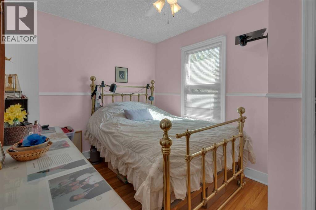 2318 Bowness Road NW, Calgary, Alberta  T2N 3L5 - Photo 11 - A2307109