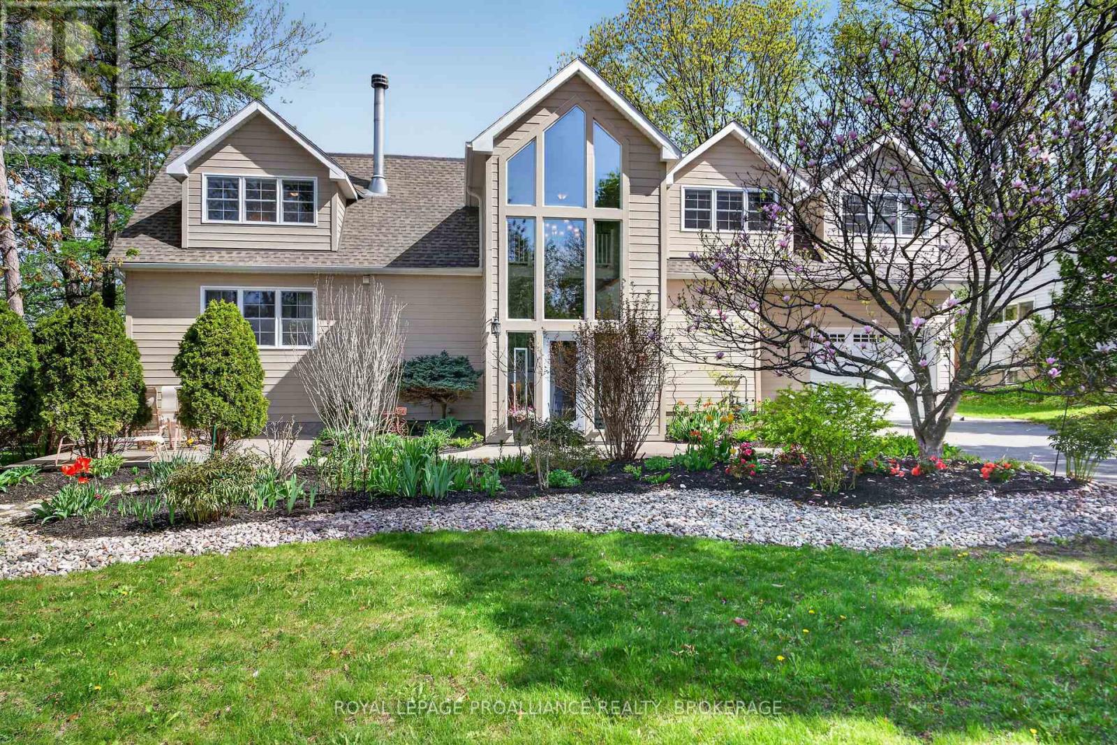 9 Grenville Crescent, Kingston, Ontario  K7M 3A9 - Photo 2 - X13161728