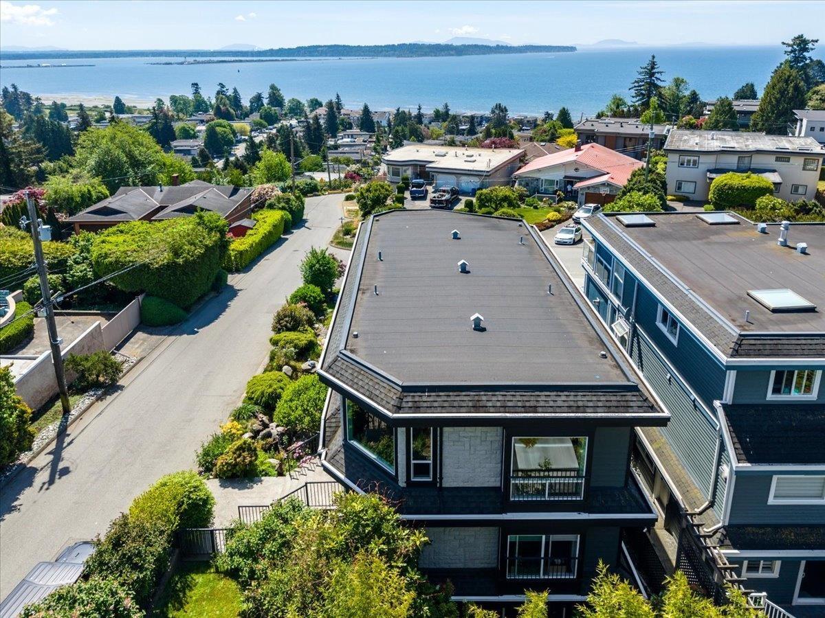 1087 Finlay Street, White Rock, British Columbia  V4B 4K7 - Photo 2 - R3126183